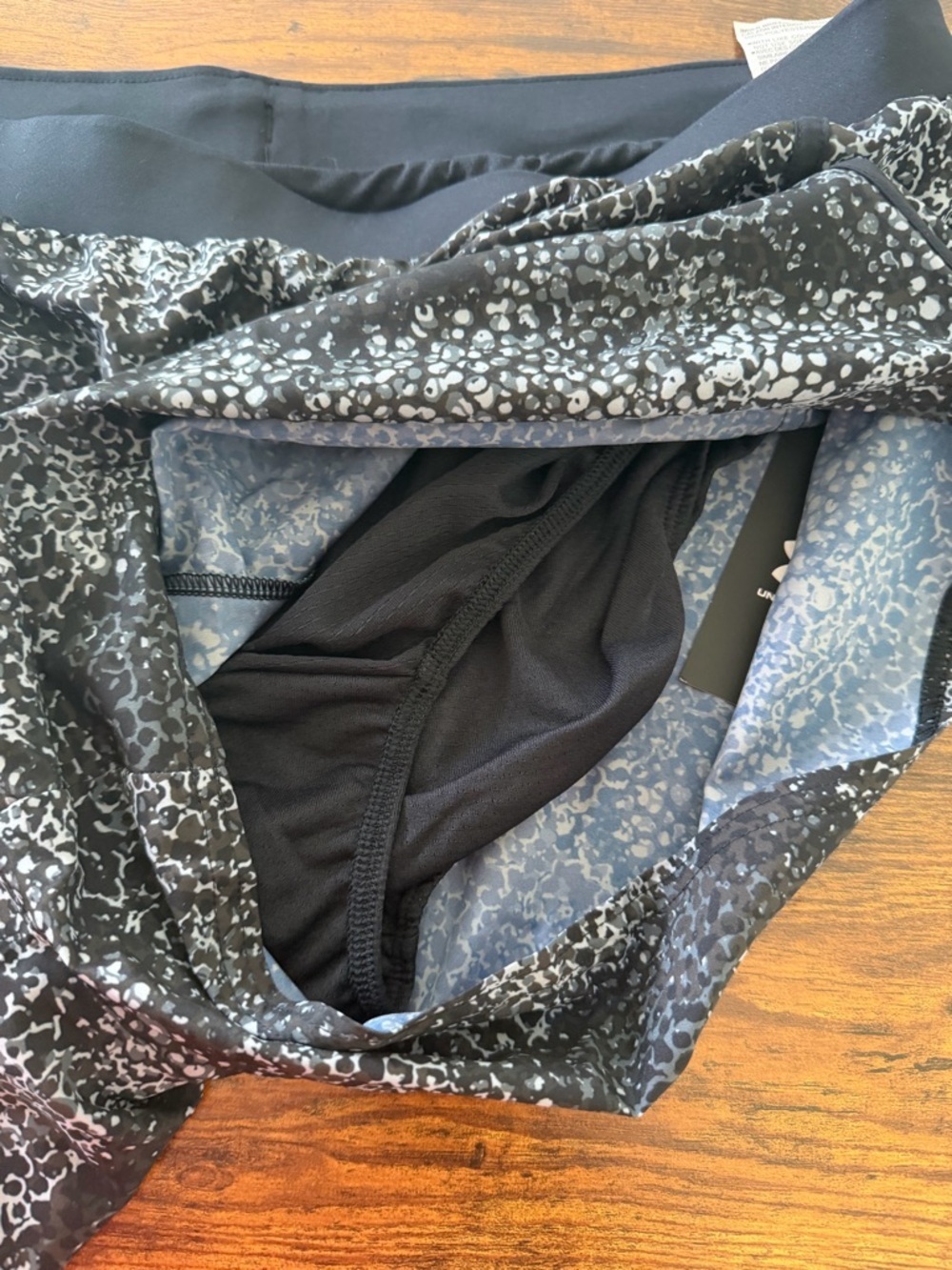 Under Armour Black Speckle Women's Running Shorts Size-Large - Picture 4 of 8
